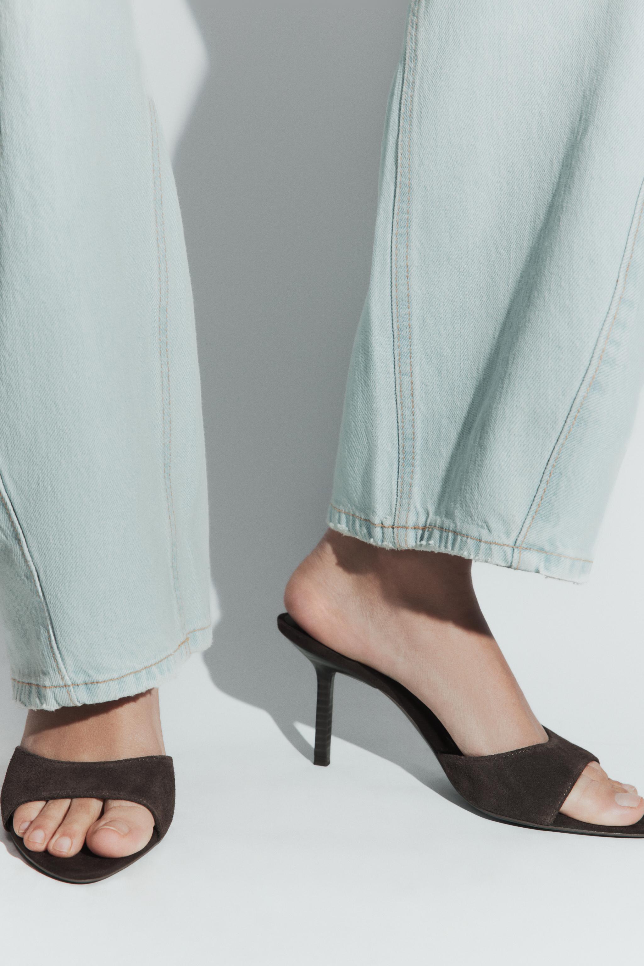 SPLIT SUEDE HEELED SANDALS